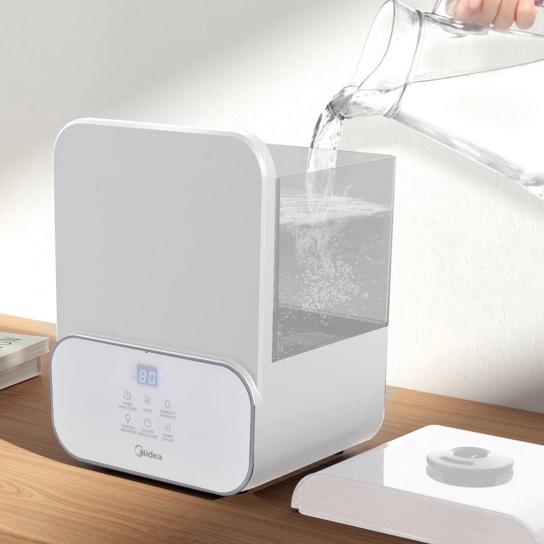 Filling the Midea SCK-3Q60B humidifier from the top